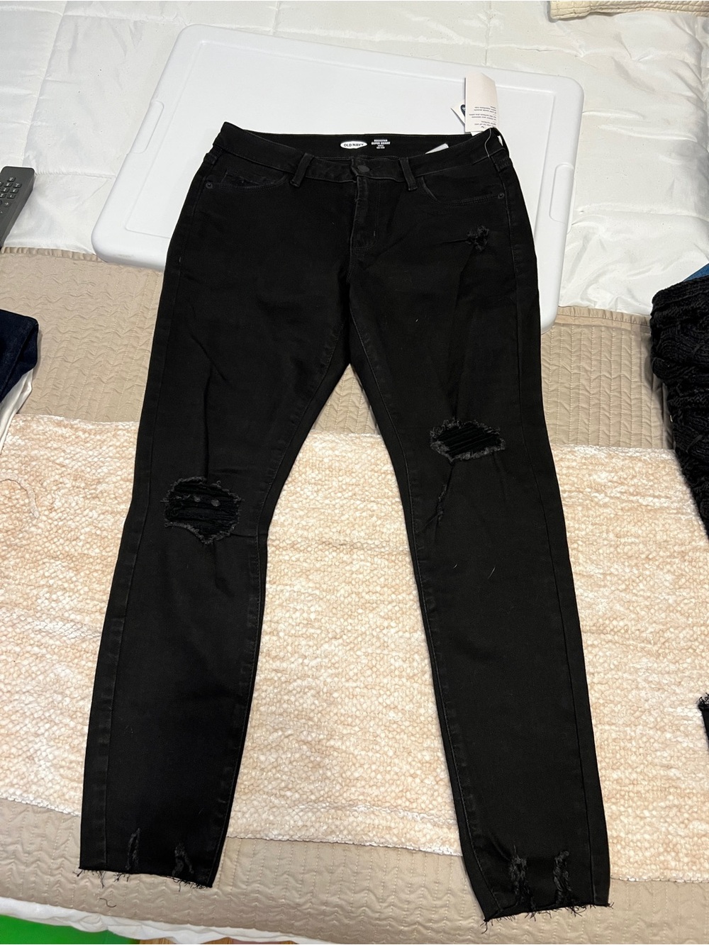 NWT Old Navy Rockstar Black Distressed Women’s Jeans - Sleek Slim Fit